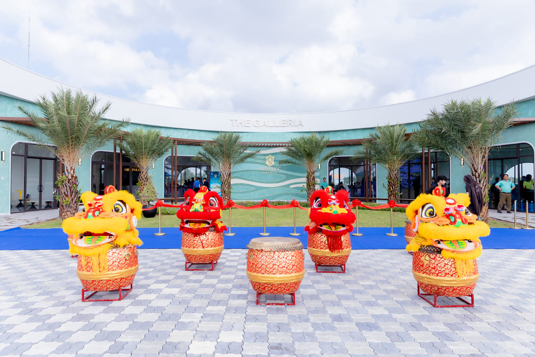 Đội ngũ chuyên viên tư vấn khách hàng tại Sales Gallery The Galleria