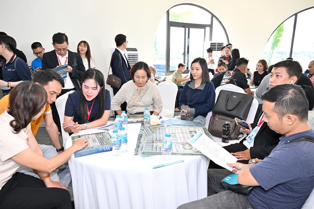 Không gian tiệc trà ngọt teabreak chu đáo phục vụ khách tham quan