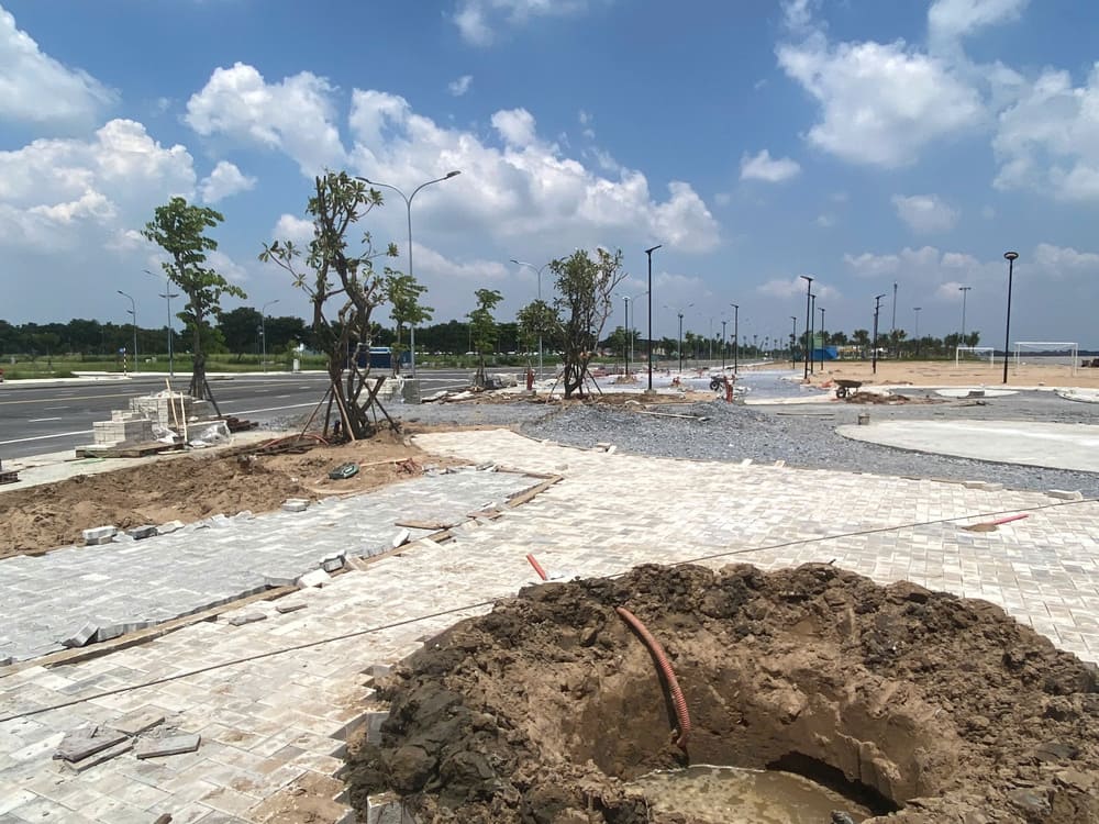 Thi công lát gạch block và hoàn thiện vỉa hè các tuyến đường dạo bộ